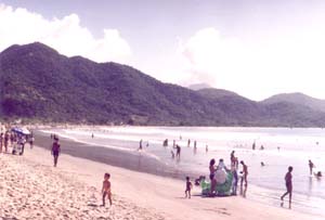Vista geral da praia do Perequ-Au.